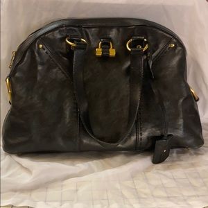 YVES SAINT LAURENT
Medium Muse Shoulder Bag